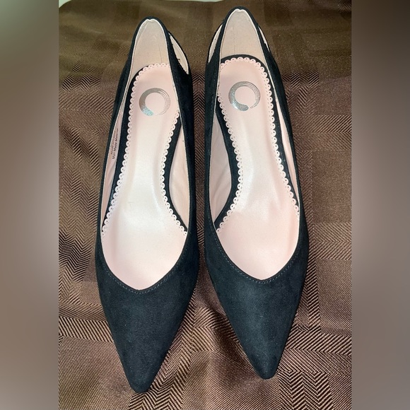 Journey Collection Goldie Kitten Heels - Picture 5 of 9